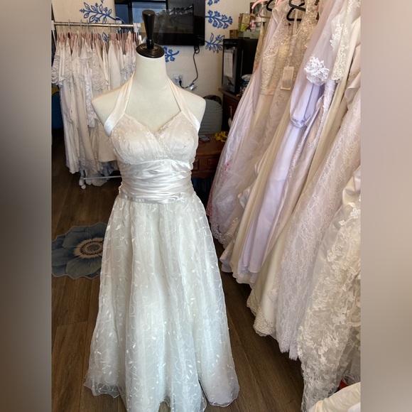 Blondie Nites Wedding Dress - Picture 6 of 12